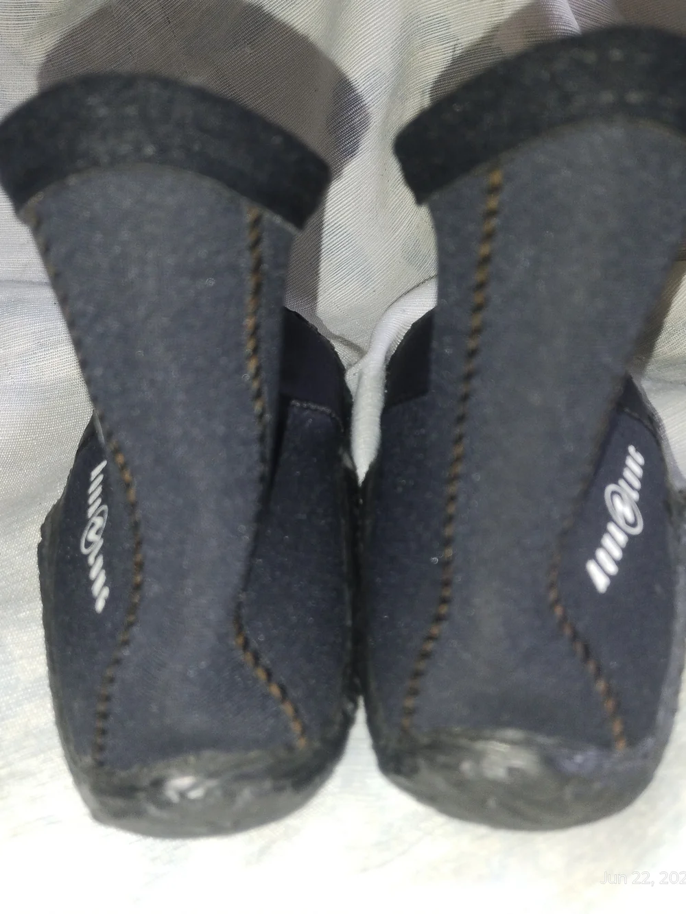 Aqua Lung Kid Size 3 Black Neoprene Water Boots with Blue Lining